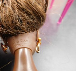 3 barbies lot 22 neck a